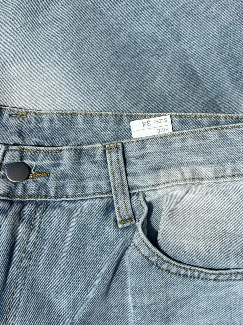 Light Wash Men’s Relaxed Fit Jeans - Picture 7 of 7